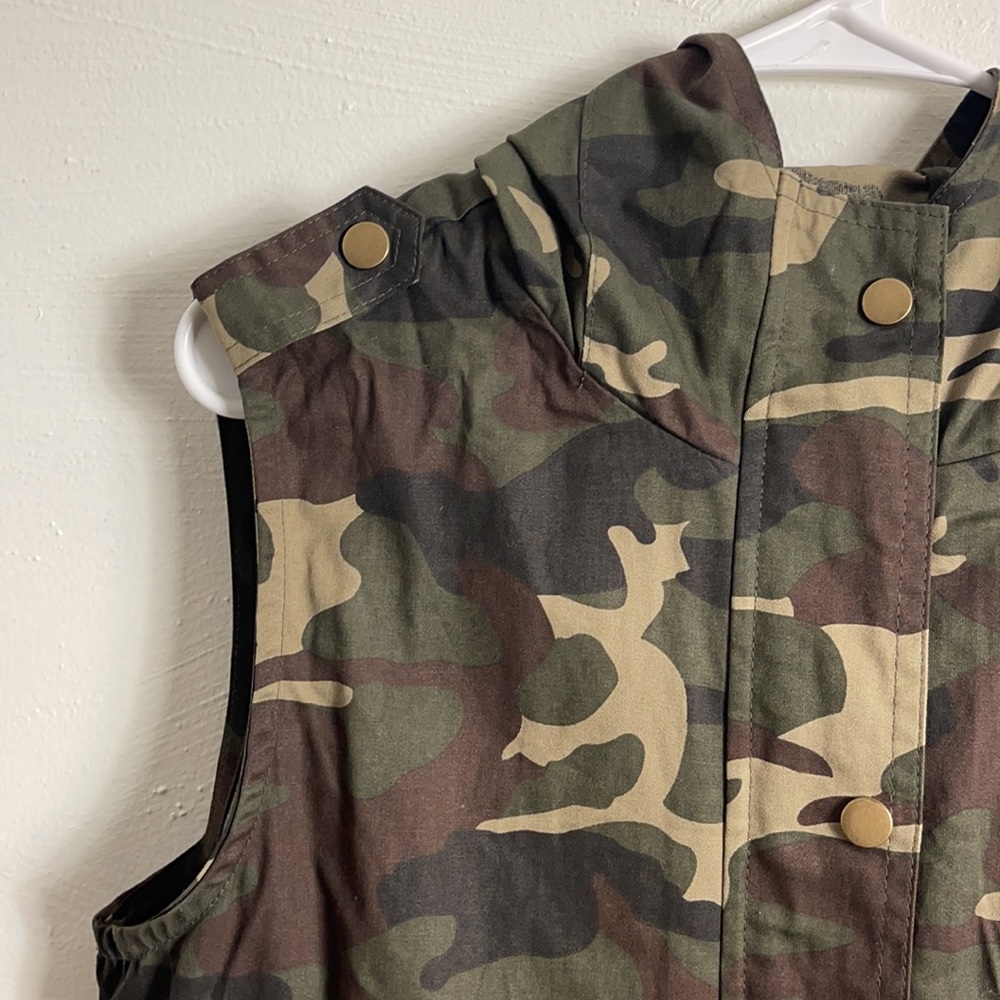 Women’s camo vest size medium - Picture 8 of 16
